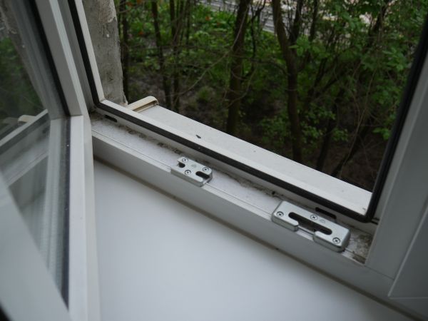 Crank Out Window Repair