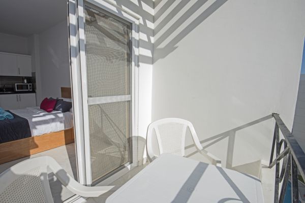 Aluminum Screen Door Servicing